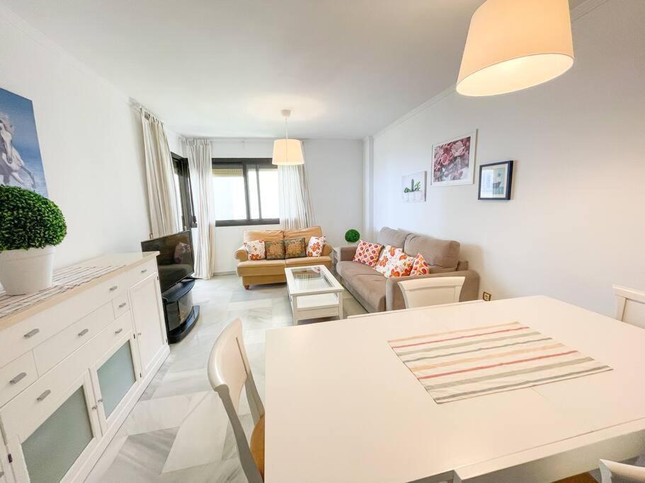 Seafront Apartment With Direct Access To The Beach Torremolinos Bagian luar foto