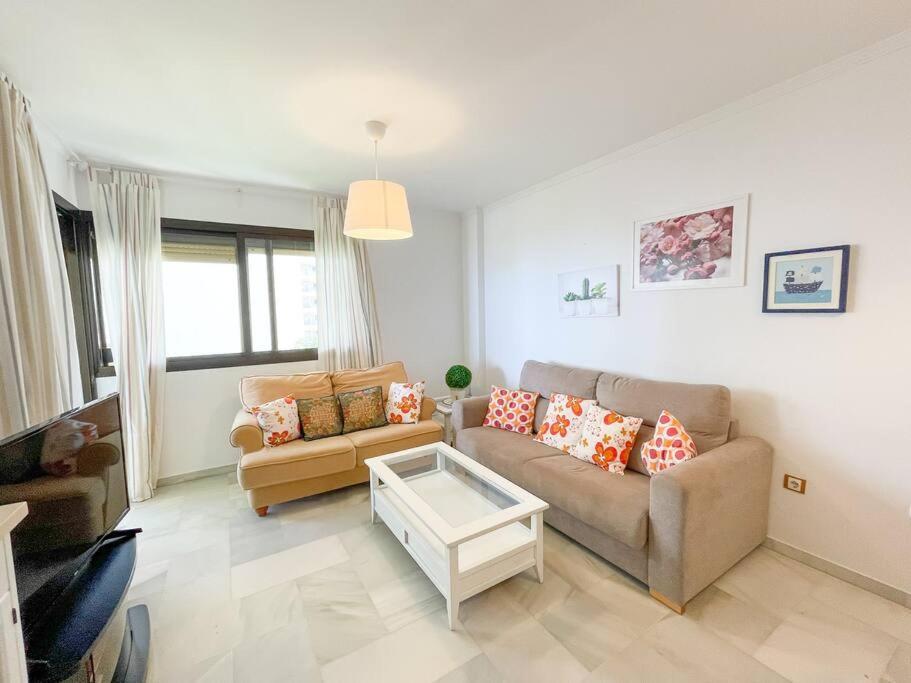 Seafront Apartment With Direct Access To The Beach Torremolinos Bagian luar foto