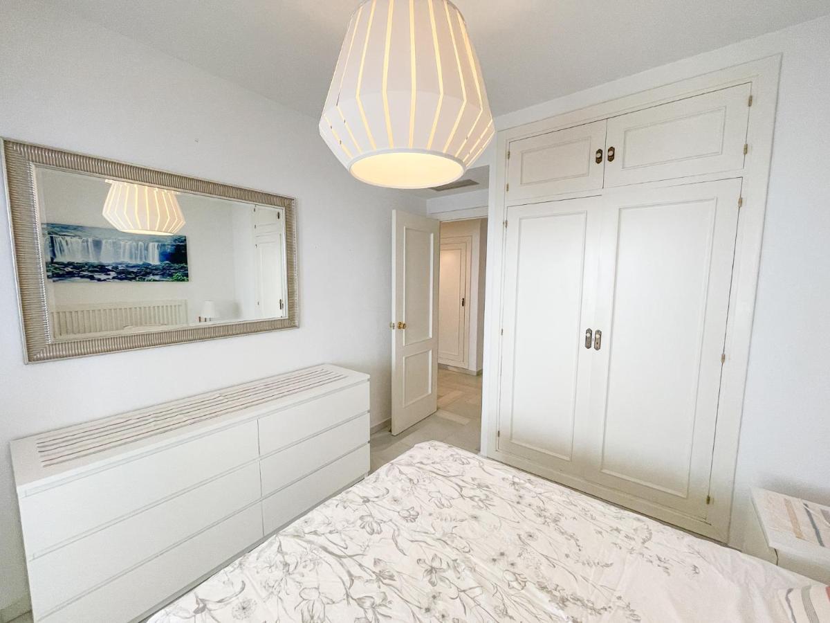 Seafront Apartment With Direct Access To The Beach Torremolinos Bagian luar foto