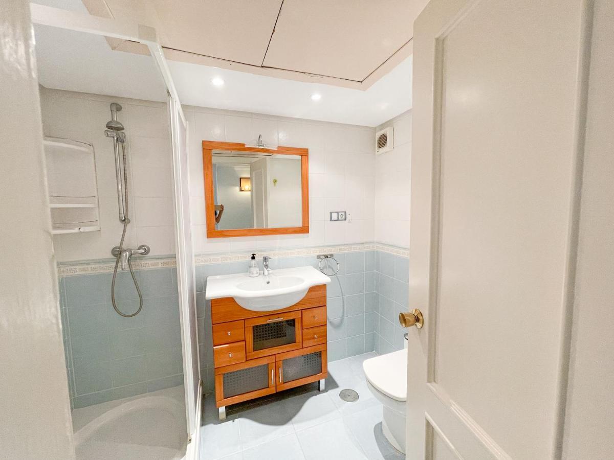 Seafront Apartment With Direct Access To The Beach Torremolinos Bagian luar foto