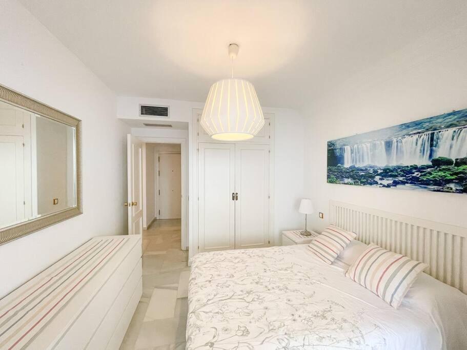 Seafront Apartment With Direct Access To The Beach Torremolinos Bagian luar foto