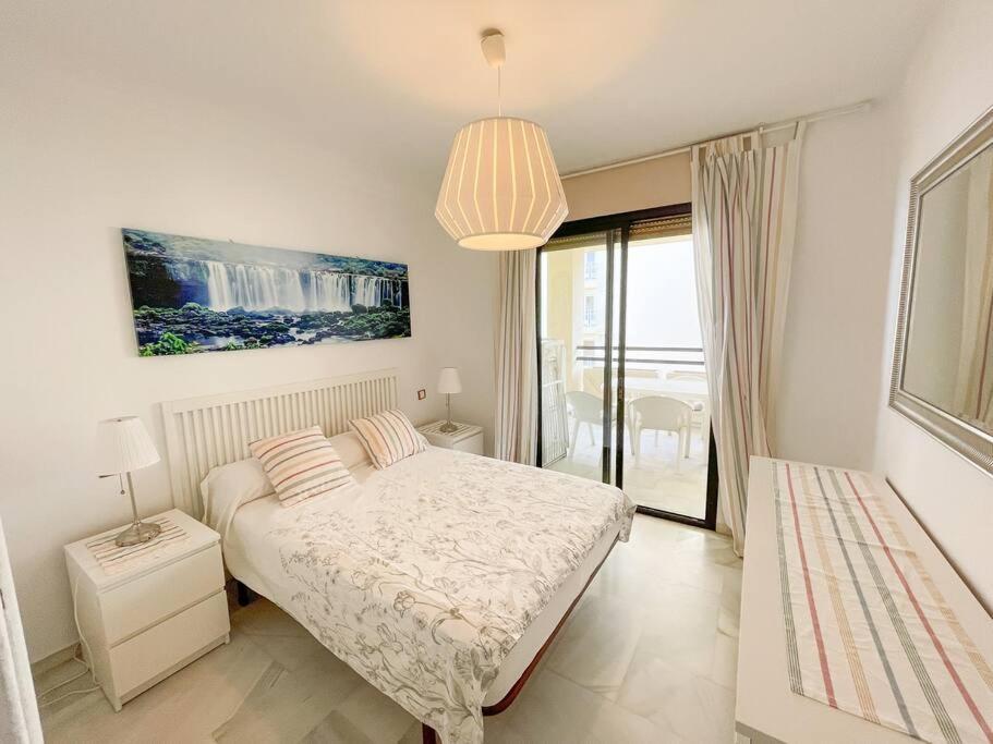 Seafront Apartment With Direct Access To The Beach Torremolinos Bagian luar foto