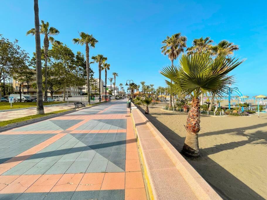 Seafront Apartment With Direct Access To The Beach Torremolinos Bagian luar foto