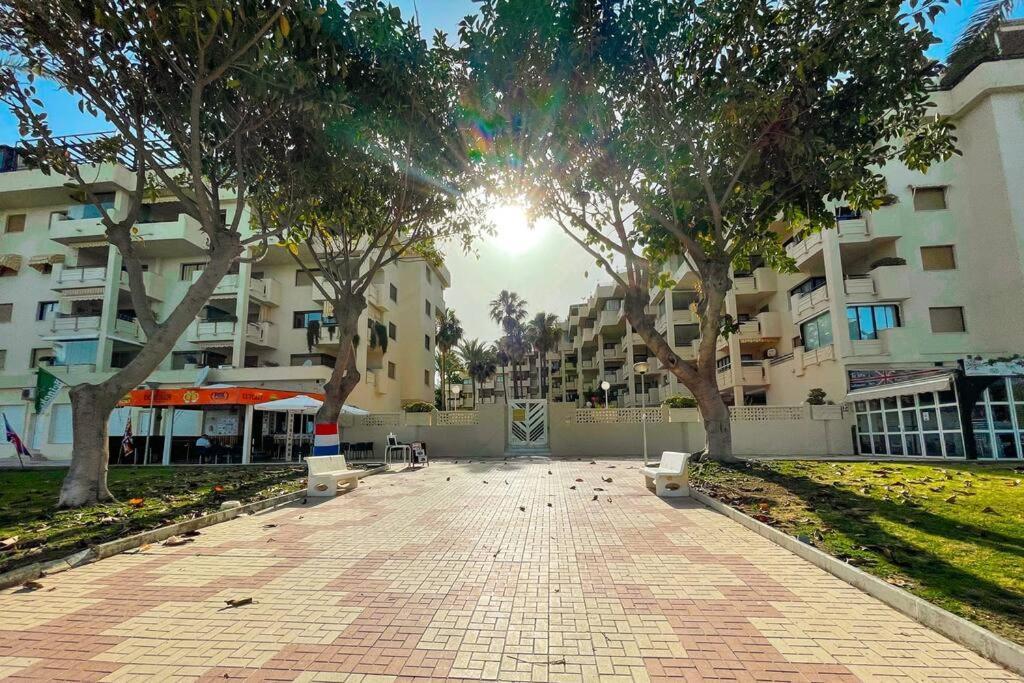 Seafront Apartment With Direct Access To The Beach Torremolinos Bagian luar foto