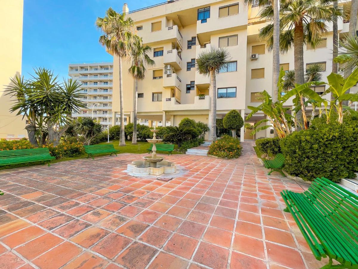 Seafront Apartment With Direct Access To The Beach Torremolinos Bagian luar foto